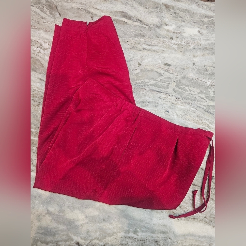 NWT Sag Harbor Tropical Twist Red Crop Pants Size Large – Machine Washable Light